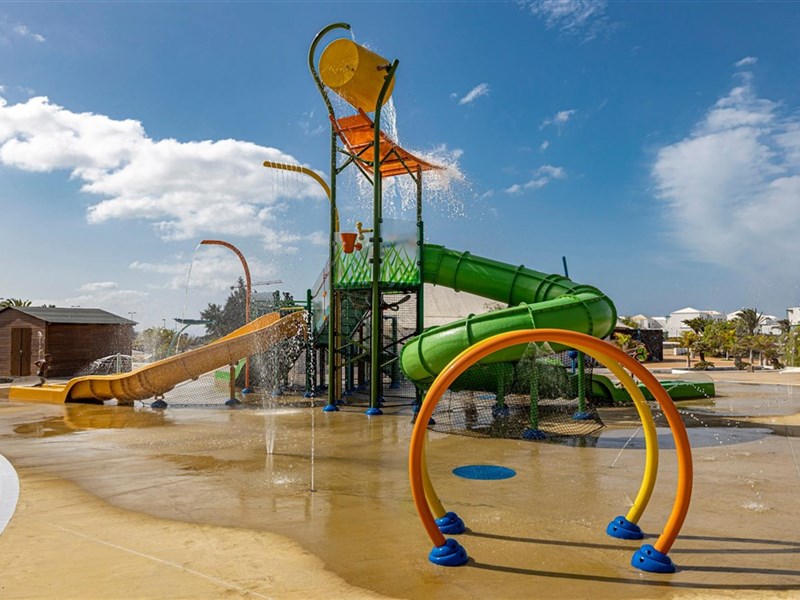 THB TROPICAL ISLAND - fotografie
